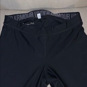 Black heat gear compression under armor leggings